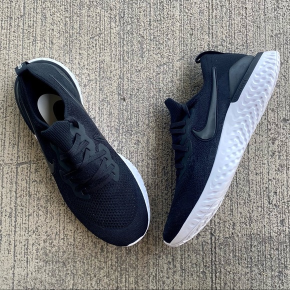 Nike Epic React Flyknit 2 Black and White Running Shoes - Picture 3 of 8